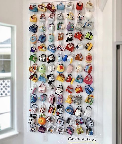 Disney Mugs Display, Disney At Home, Coffee Mug Display, Mug Storage, Interior Design Blogs, Disney Room Decor, Disney Mug, Tema Disney, Disney Cups