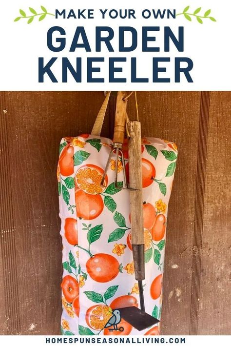 Knee Pads Diy, Garden Kneeler, Kneeling Pad, Tutorial Sewing, Homemade Crafts, Unique Crafts, Sewing Projects For Beginners, Easy Sewing Projects, Oil Cloth