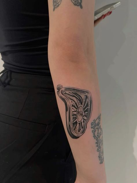 Salvador Dali Melting Clock Tattoo, Salvador Dali Tattoo Design, Salvador Dali Clock Tattoo, Dali Melting Clock Tattoo, Salvador Dali Tattoo Ideas, Dali Clock Tattoo, Dali Tattoo Ideas, Melting Clock Tattoo, Clocks Tattoo