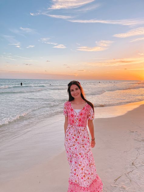 Modest Beach Wear, Aesthetic Modest Outfits, Modest Beach Outfit, Beach Dress Outfit, Modest Girl, Winter Beach, Beach Pic, Beach Vacation Outfits, Outfits Modest