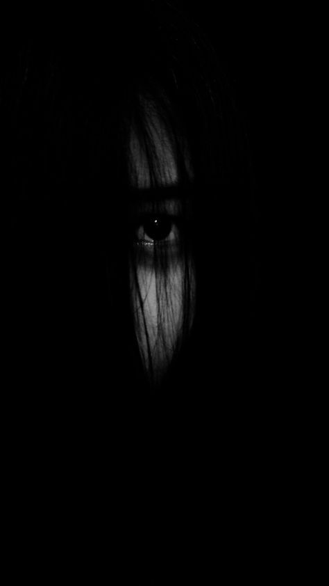 Monster Photography, Black And White Horror, Smiley Face Tattoo, Beauty Of Darkness, Black And White Photography Portraits, Horror Photos, Dark Photo, Easy Photography Ideas, Dark Portrait