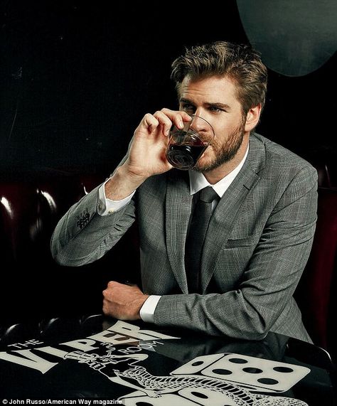 Liam Hemsworth Aesthetic, Chris And Liam Hemsworth, Fine White Guys, Christopher Hemsworth, Helena Hunting, Gq Australia, Hemsworth Brothers, Xmas Photos, Celebrity Men