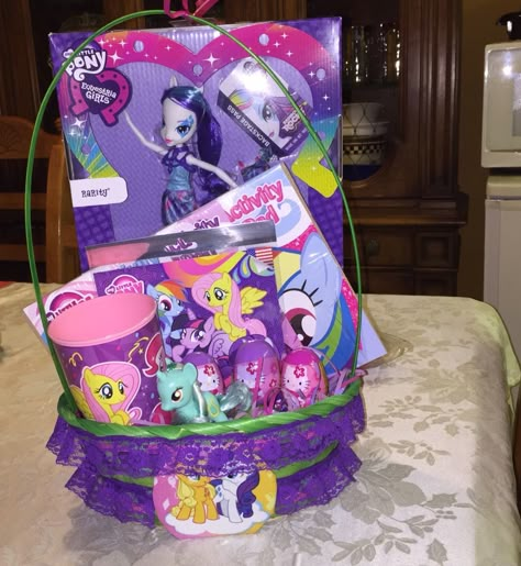 diy my little pony Easter basket Toddler Easter Basket, Unicorn Phone Case, Girls Easter Basket, Little Pony Cake, Kids Ride On Toys, My Lil Pony, Easter Basket Fillers, Pony Party, Easter Basket Diy