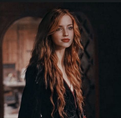 Female Character Inspiration, Long Red Hair, Poses References, Princess Aesthetic, A Daughter, Long Red, Ginger Hair, Malbec, Character Aesthetic