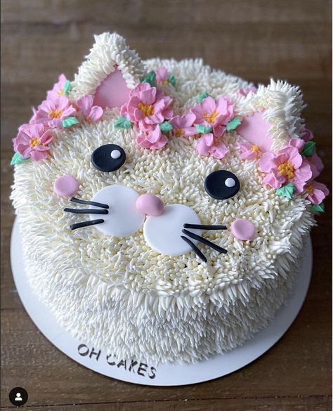 Kitten Cake, Kitten Birthday Party, Birthday Cake For Cat, Cat Themed Birthday Party, Animal Birthday Cakes, Idee Babyshower, Kitten Birthday, Kitty Cake, Cat Birthday Party