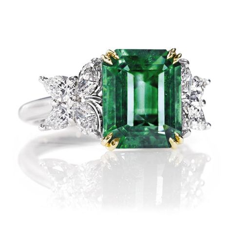 This will be part of my new wedding set when we renew our vows.  Hope the hubby is saving already! Harry Winston Ring, Emerald Ring With Diamonds, Sapphire Wedding Ring Set, Diamond Carat Size, Sapphire Wedding Rings, Asscher Cut Diamond, Three Stone Engagement Ring, Emerald Diamond Ring, Harry Winston