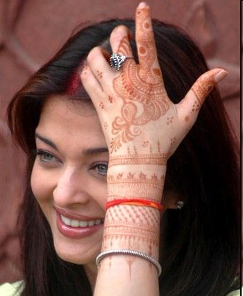 bollywood mehndi designs Aishwarya Rai Wedding, Henna Pictures, Mehndi Ceremony, Wedding Henna, Beautiful Mehndi, Latest Mehndi, Beautiful Mehndi Design, Mangalore, Latest Mehndi Designs