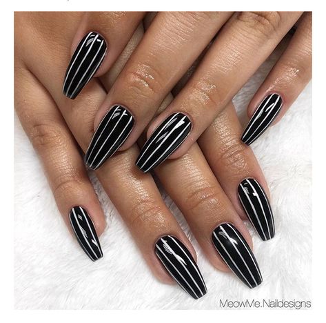 simple Halloween nail art idea: base of white with black stripes over the top for a pinstripe, Beetlejuice feel Striped Halloween Nails, Ghost Fingernails, Simple Halloween Nail Art, Proposal Nails, Simple Halloween Nail, White Press On Nails, Halloween Nail Art Easy, Nail Art Idea, Office Nails