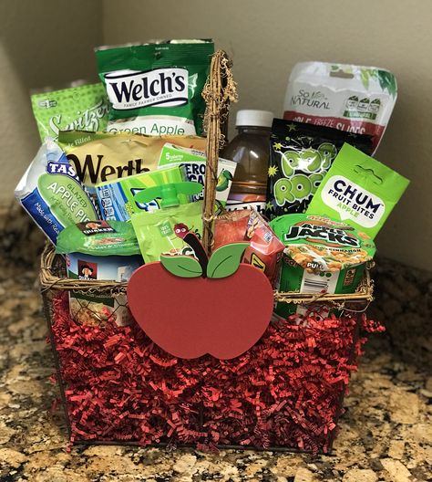 Our annual "All things Apple" gift basket for the teacher on the first day of school. Apple Themed Gift Basket, Apple Gift Basket, Teacher Basket, Hispanic Aesthetic, Teacher Gift Baskets, Raffle Baskets, Apple Gifts, Auction Ideas, Themed Gift Baskets