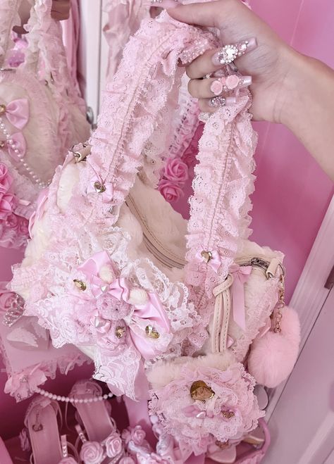 Pink Feminine, Mcbling Fashion, Silly Clothes, Hime Gyaru, Deco Fashion, Kawaii Bags, Pretty Pink Princess, Gyaru Fashion, Pink Girly Things