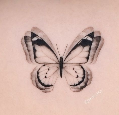 Butterfly Shading Tattoo, Butterfly Shaded Tattoo, Butterfly Tattoo Nape, Monarch Butterfly Tattoo Black And White, Butterfly Tattoo Flying, Flying Butterfly Tattoo, Cool Butterfly Tattoos, Mariposas Tattoo, Boss Tattoo