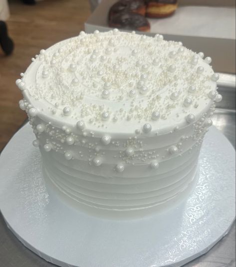 Engagement Cake With Pearls, White Bento Cake, Cake With Stars, Cake Pearls Decoration, White Cake With Pearls Simple, White Cake With Pearls, One Tier Pearl Cake, Pearl Wedding Cake 1 Tier, Two Tier Pearl Cake