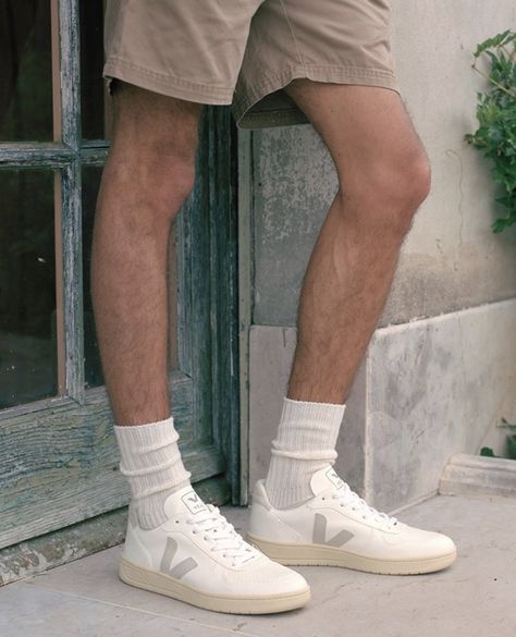 Veja V-10 Veja Shoes Men Outfit, Mens Veja Sneakers Outfit, Veja Men Outfit, Old Money Sneakers Men, Old Money Shoes Men, Old Money Sneakers, High Cut Outfit, Veja Sneakers Men, Veja Sneakers Outfit