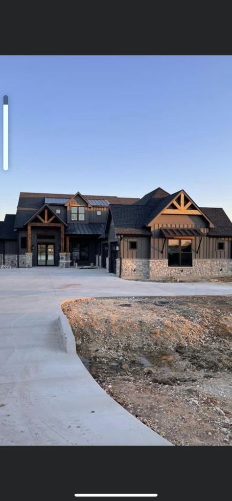 Black Barndominium With Rock, My Dream Home Farmhouse Exterior, Western House Modern, Ranch Dream Home, Western Homes Outside, Dream House Modern Farmhouse, Barndominium Home Exterior, Western Houses Exterior, Modern Western Exterior