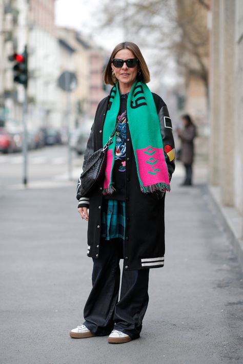 Streetstyle Trend Report SS2018: Supporter Scarf | Team Peter Stigter, catwalk show, streetwear and fashion photography Football Scarf Outfit, Scarf Streetwear, Football Hooliganism, Scarf Outfit Fall, Gucci Headband, Soccer Scarf, Football Scarf, Design Scarf, Scarf Trends