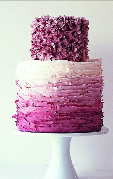 Peggy Porschen Cakes, Torte Creative, Wedding Cake Ombre, Diy Wedding Cake, Purple Cakes, Torte Cupcake, Ombre Wedding, Ombre Cake, Ruffle Cake