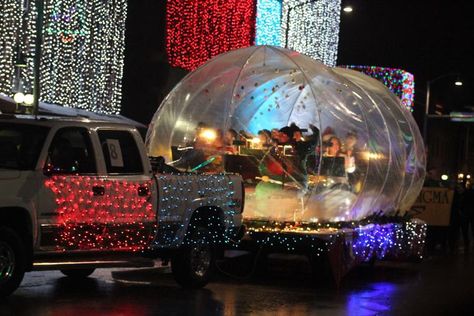 Snowglobe Parade Float, Snow Globe Parade Float, Christmas Parade Float Ideas Theme, Holiday Parade Floats, Penn University, Christmas Toyland, Christmas Floats, Oskaloosa Iowa, Christmas Parade Floats