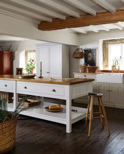 Another new shot from one of our oldest kitchens at the Mill. This huge bespoke prep table is almost three metres long but it doesn't feel… Cosy Kitchens, Classic English Kitchen, Painted Beams, Unfitted Kitchen, Old World Kitchens, Prep Table, Devol Kitchens, Country Kitchen Designs, Cosy Kitchen