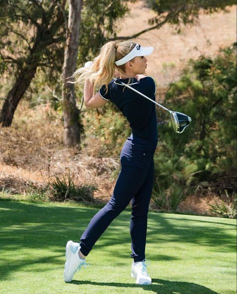 Womens Fall Golf Outfit, Fall Golfing Outfits For Women, Cute Golf Outfit, Club Attire, Golf Preppy, Golf Attire Women, Season Of Giving, Golf Inspiration, Kathryn Newton