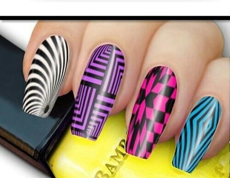 Pattern Illusion Nail Art, Carnival Nails, Art Tricks, Abstract Nail, Nail Trend, Nail Art For Beginners, Trendy Nail Art Designs, Geometric Nail, Pretty Nail Art Designs