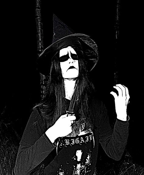 Black metal corpse paint wizard Black Metal Corpse Paint, Corpse Paint Ideas, Black Metal Aesthetic, Metal Outfit, A Silent Voice Anime, Black Metal Girl, Metal Aesthetic, Dungeon Synth, Corpse Paint