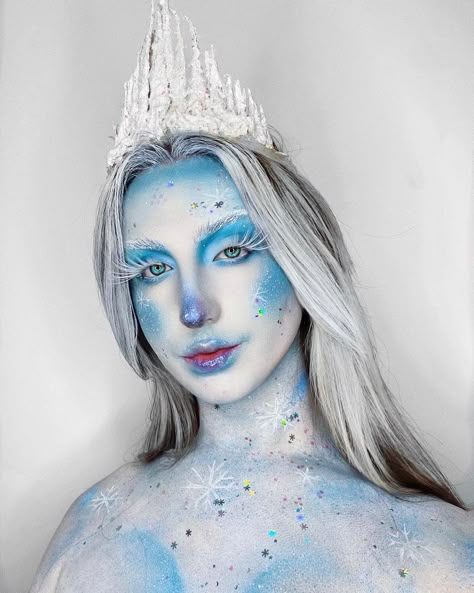 Ice Queen Face Paint, Winter Makeup Looks Ice Queen, Snow Queen Makeup, Ice Makeup, Ice Queen Makeup, Wonderland Makeup, Avant Garde Hair, Christmas Makeup Look, Holloween Costume