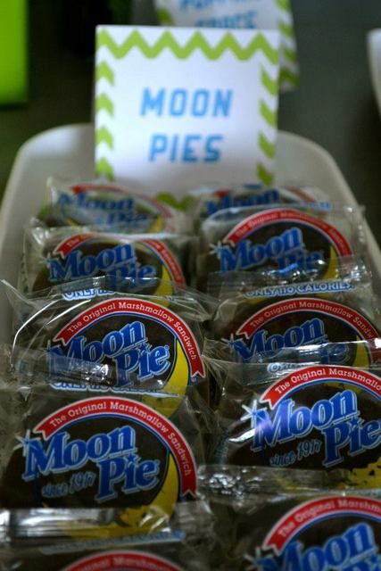 Moon pies at an Outer Space Birthday Party!  See more party ideas at CatchMyParty.com! Nasa Party, Space Birthday Party Ideas, Solar Eclipse Party, Space Vbs, Stellar Vbs, Outer Space Birthday Party, Eclipse Party, Rocket Party, Galaxy Birthday