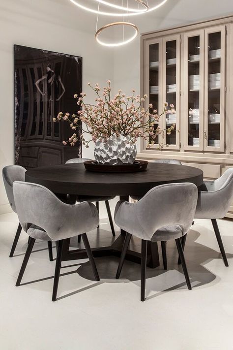 Round Dining Table Decor, Dining Room Sofa, Round Dining Room Table, Dining Table In Living Room, Dinning Room Design, Round Dining Room, Dining Room Interiors, Luxury Dining Room, Big Top