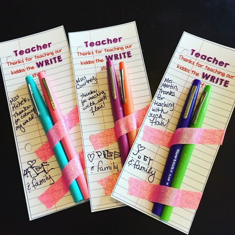 Teacher Valentines: "Teacher, thanks for teaching our kiddos the WRITE stuff" or 'Thanks for teaching with such FLAIR" Teacher Pen Gift Idea, Teachers Day Giveaway Ideas, Stationary For Teachers, Teacher Stationary Gift, Teachers Day Card With Pen, Flair Pen Valentine Printable, Flair Pen Teacher Gift Free Printable, Flair Pen Teacher Gift, Student Valentines