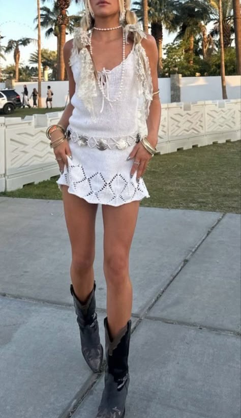 Loose Festival Outfit, Sheer Skirt Festival Outfit, Effortless Festival Outfit, Coquette Festival Outfits, Coachella 2024 Outfits, Coachella Outfits 2023, Lalapalooza Outfits, 2023 Festival Outfits, Acquired Style