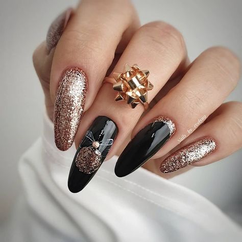 Nails Ideas Sparkle, New Years Eve Nails Ideas, December Nail Designs, Christmas Nail Art Easy, New Years Nail Designs, New Years Eve Nails, Marble Nail Designs, December Nails, Pretty Nail Colors