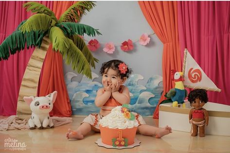 Moana Birthday Photoshoot Ideas, Moana First Birthday Cake Smash, Moana Birthday Picture Ideas, Baby Moana Photoshoot, Moana 1st Birthday Photoshoot, Moana Pictures Ideas, 1st Birthday Moana Theme, Moana Cake Smash, Moana Birthday Photoshoot