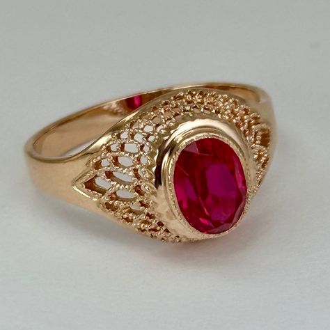 Round Ruby Ring Design, Finger Rings Gold Indian, Mens Ring Gold, Gold Men Ring, Indian Wedding Rings, Antique Ruby Ring, Fashion Jewelry Necklaces Gold, Antique Gold Rings, Men's Wedding Rings