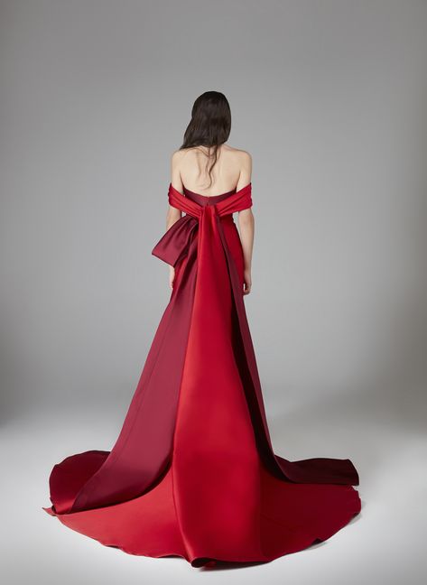 The back Hamda Al Fahim, Red Wedding Dresses, Red Gowns, 5th Avenue, Fantasy Dress, Couture Gowns, Gorgeous Gowns, Event Dresses, Beautiful Gowns