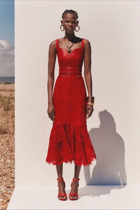 Alexander Mcqueen Resort, Alexander Mcqueen Red, Mcqueen Fashion, Satin Evening Dresses, Resort 2020, Menswear Collection, Fashion 2020, Vogue Paris, Style Chic