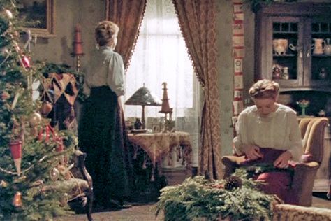 Jonathan Crombie, Christmas Tv Shows, Megan Follows, Road To Avonlea, Gable House, Old World Christmas Ornaments, Christmas Markets Europe, Set Decor, Old World Christmas