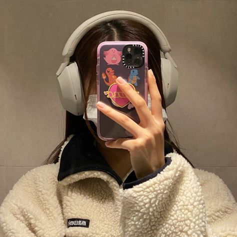 Headphone Outfit, Nmixx Sullyoon, Girl With Headphones, Sony Headphones, Hot Kpop, Korean Aesthetic, Uzzlang Girl, Girls Dp, City Aesthetic