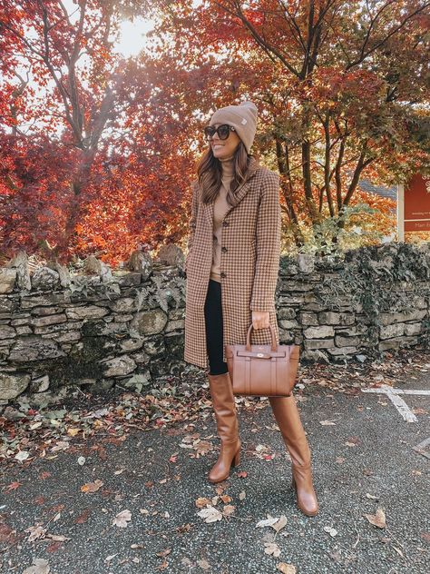 Thanksgiving Dinner Outfit Ideas, Dinner Outfit Ideas, Easy Thanksgiving Dinner, Thanksgiving Dinner Outfit, Alyson Haley, Fall Winter Coat, Living In London, Vegan Leather Leggings, Tunic Style Tops