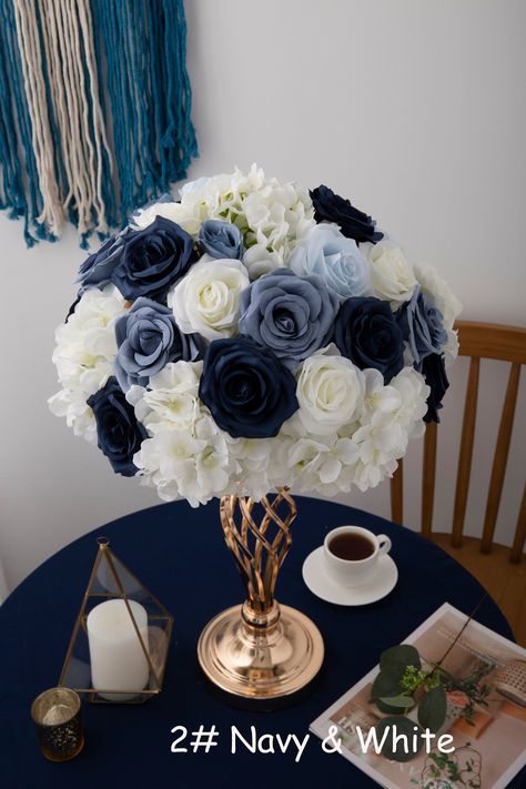 Navy Blue Silver And White Wedding Centerpieces, Dark Blue Centerpieces Quince, Navy Blue Wedding Flowers Centerpieces, Navy Blue Floral Centerpieces, Quince Centerpieces Blue, Navy Blue Floral Arrangements, Navy Blue Flower Arrangements, Blue And White Centerpieces For Party, Dark Blue Centerpieces