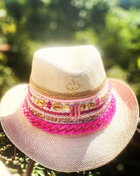 Trendy Belts, Black Cowgirl, Straw Hat Beach, Types Of Hats, Painted Hats, Boho Hat, Summer Hats For Women, Fancy Hats, Western Hats