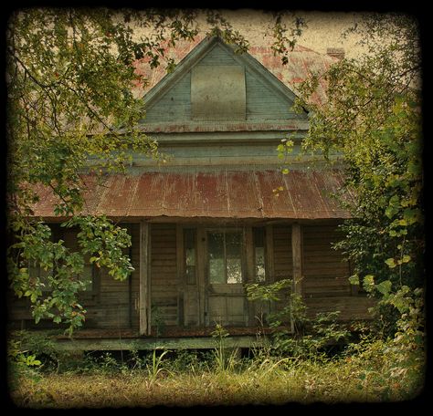 Cracker House | Flickr - Photo Sharing! Cracker House, Old Abandoned Houses, Abandoned Mansions, Old Farm Houses, Old Florida, Haunted Places, Great House, Old Barns, Old Farm