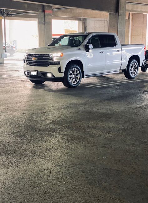 2022 Chevy Silverado 1500 High Country 6.2L Cheyenne 2022, 2022 Silverado 1500, Chevy High Country, 2022 Chevy Silverado, Silverado High Country, Credit Card App, Dream Trucks, Chevy Silverado 1500, Chevy Silverado