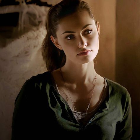 Hayley Marshall Hailey Marshall, Hayley The Originals, Cami Mendes, Hayley Marshall, Phoebe Tonkin, Vampire Diaries The Originals, Always And Forever, Series Movies, Face Claims