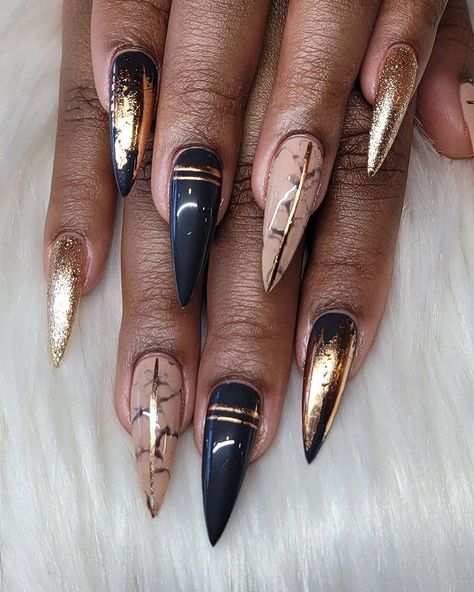 • The Nail Nest 🕊️ • on Instagram: “Bad Bish Claws 😏 - • Apres Gelx Book Online: www.nailnestatl.com . . . #goldglitternails #stilettonails #marblenails #badbish #apresgelx…” Coachella Nails, Coachella Hair, Gold Glitter Nails, Finger Nail Art, Nail Designs Valentines, Coachella Fashion, Festival Nails, Great Nails, Marble Nails