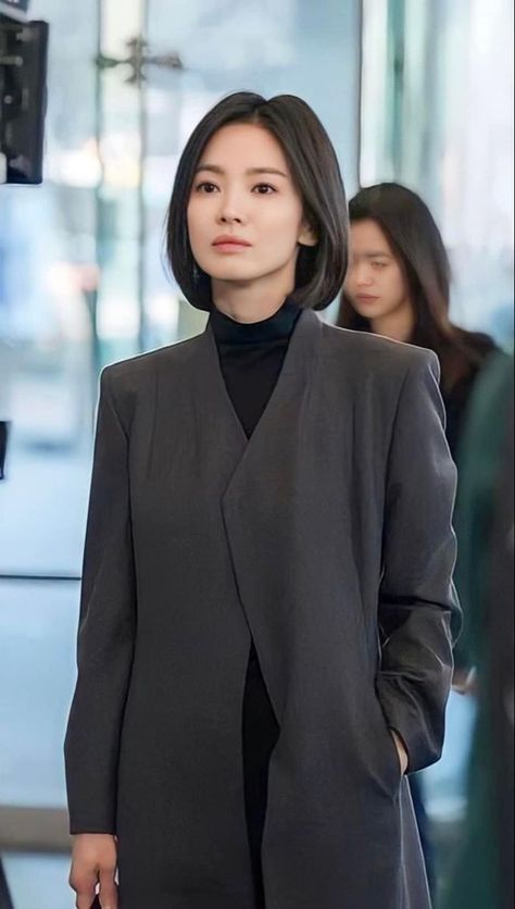 Song Hye Kyo Haircut, Song Hye Kyo The Glory, The Glory Kdrama, 2023 Bob, Outfit Ideas Korean, Grey Hair Transformation, Wine Hair, Hye Kyo, Hair Tips Video