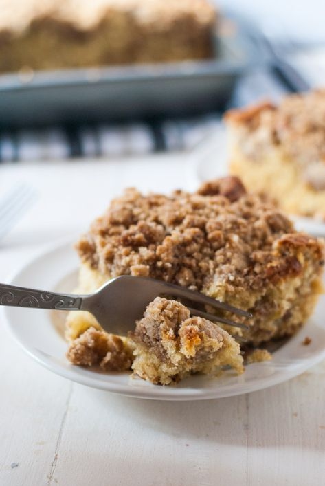 Chai-spinced apple pie coffee cake with chai crumb - perfect with a cup of coffee or tea Eggnog French Toast Casserole, Buttermilk Coffee Cake, Cranberry Christmas, Eggnog French Toast, Apple Coffee Cakes, Cranberry Cake, Carlsbad Cravings, Cheese Pancakes, Christmas Morning Breakfast