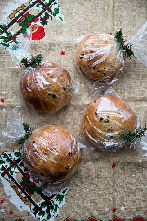 Christmas Bread Recipes, Norwegian Cuisine, Winter Breakfast, Norwegian Christmas, Christmas Bread, Late Night Snack, Norwegian Food, Easter Bread, Sweet Buns