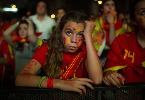 Pin for Later: World Cup Fans Are Feeling All Kinds of Emotions  In Madrid, a Spanish soccer fan looked nervous as she watched her team play against the Netherlands. Kinds Of Emotions, World Cup Fans, Spanish Fan, Notts County, Iran Pictures, Manchester United Fans, Football Fashion, Yearbook Photos, Fan Fashion