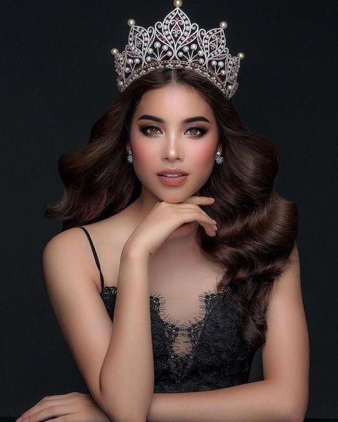 Beauty Pageant Photoshoot, Pageant Queen Photoshoot, Beauty Queen Photoshoot, Queen Photoshoot Ideas, Pageant Headshots Poses, Pageant Photoshoot Ideas, Poses Headshot, Pageant Photoshoot, Pageant Pictures