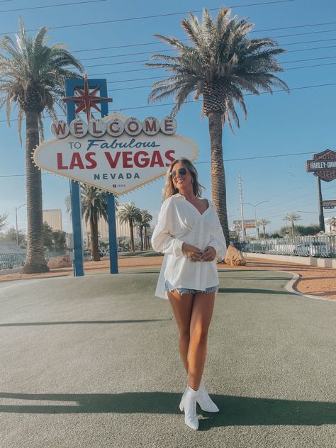 Las Vegas Packing List, Las Vegas Outfit Summer, What To Wear In Vegas, Vegas Packing, What To Wear In La, Welcome To Las Vegas Sign, Trip Outfit Summer, Las Vegas Summer, Vegas Trip Planning